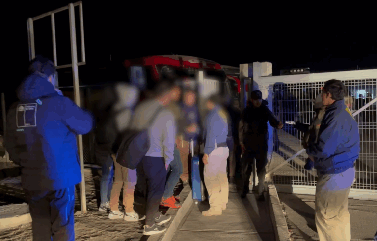 Estudiante chileno secuestrado en Bolivia ya llegó a Chile tras ser rescatado: Está junto a su familia