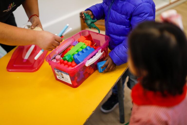 Plazo vence esta semana: ¿Cómo postular a un jardín infantil o sala cuna de la Junji?