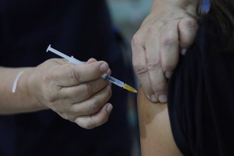 Más de 800 personas se han vacunado contra la viruela del mono en Chile