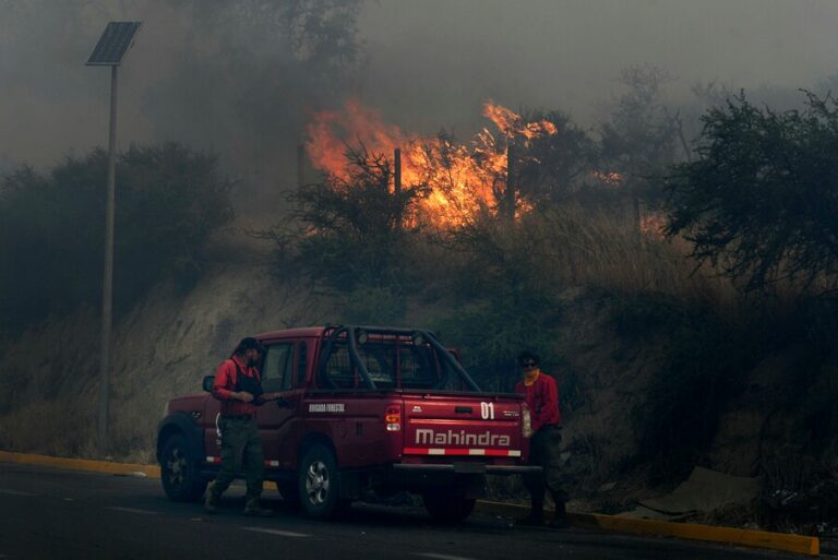 Alerta Roja en Quintero y Viña del Mar por incendios forestales cercanos a sectores poblados
