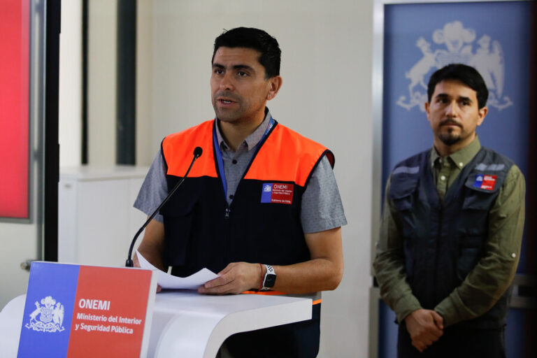 Alerta roja se mantiene para 6 comunas: Onemi entregó nuevo balance y reportó 9 incendios activos