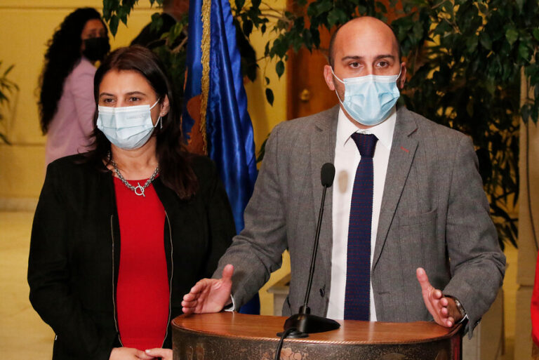 Bancada RN oficia a rector de la Usach por permiso sabático de Elisa Loncón