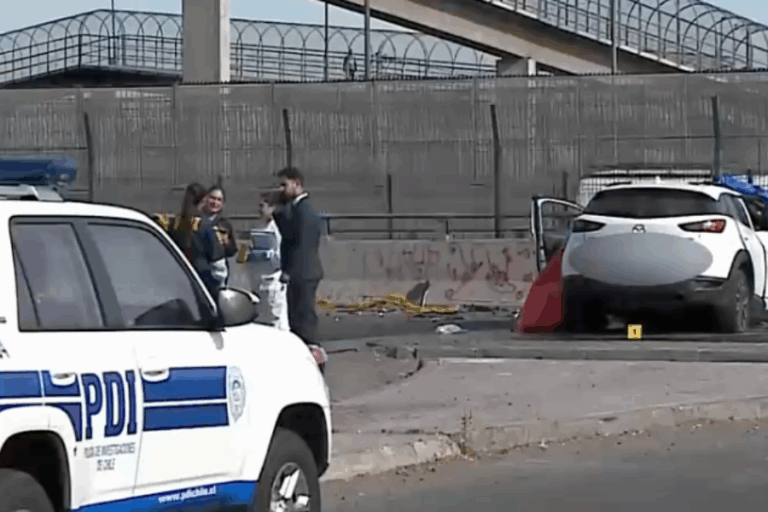 Encuentran a 4 personas muertas en un auto en La Granja: PDI detectó al menos 20 evidencias balísticas