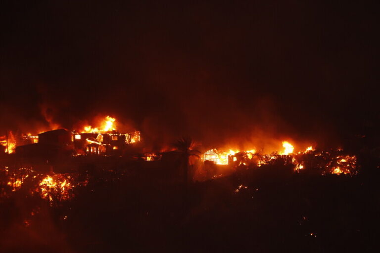 Incendios forestales en Valparaíso: Chilquinta explicó que cortes de luz son para proteger integridad de bomberos