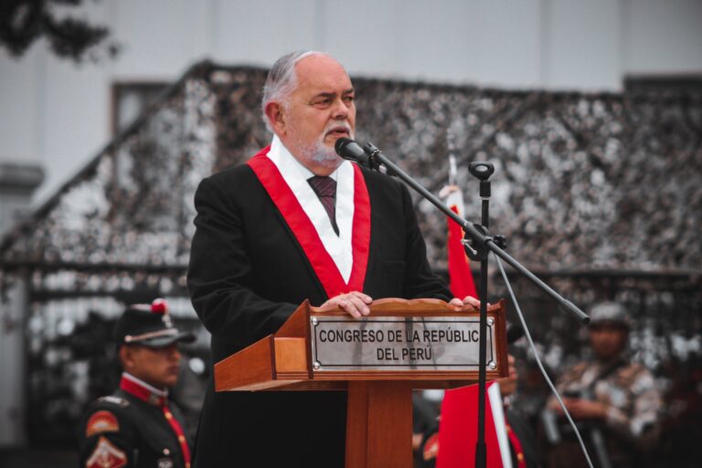 Congresista Jorge Montoya por Dina Boluarte: 