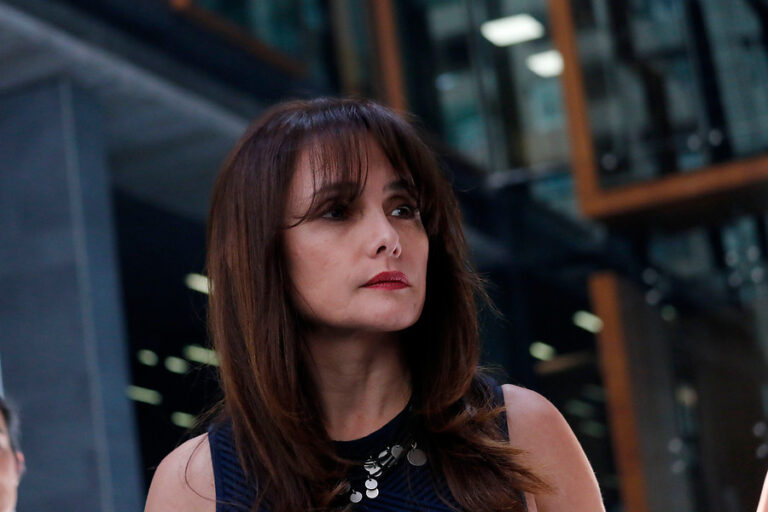 Ángel Valencia materializó solicitud de renuncia a Marta Herrera