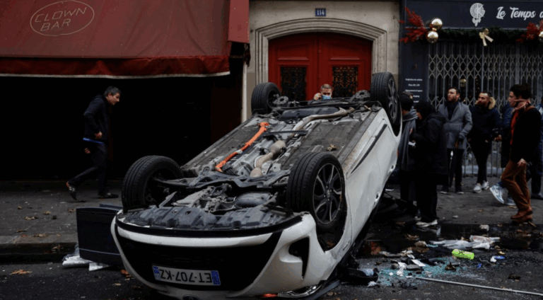 Francia: Policía y manifestantes se enfrentan en París tras tiroteo mortal en centro comunitario kurdo