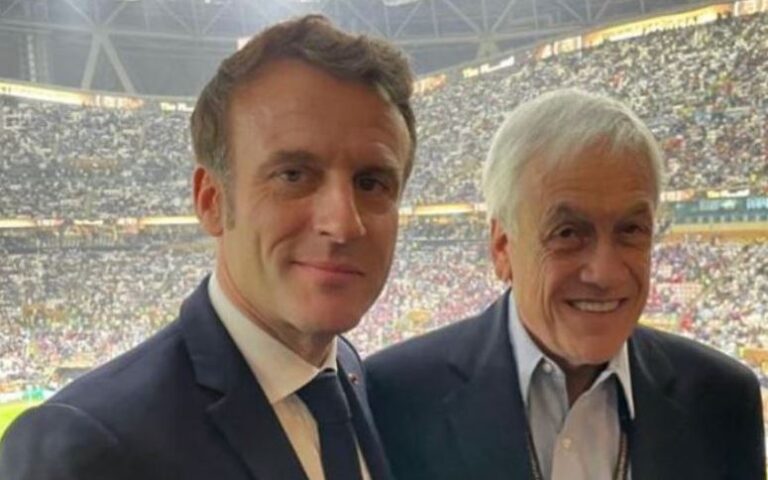 Piñera está en la final de Qatar: Fue captado junto a Macron en uno de los palcos del Estadio Lusail