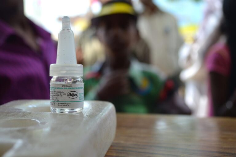 Afganistán cierra su mejor año contra polio vacunando a 7 millones de niños