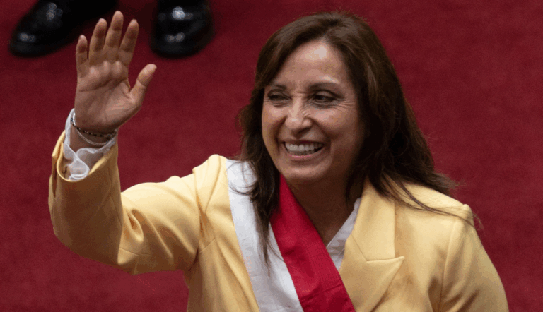 ¿Quién es Dina Boluarte? La historia detrás de la primera mujer presidenta de Perú