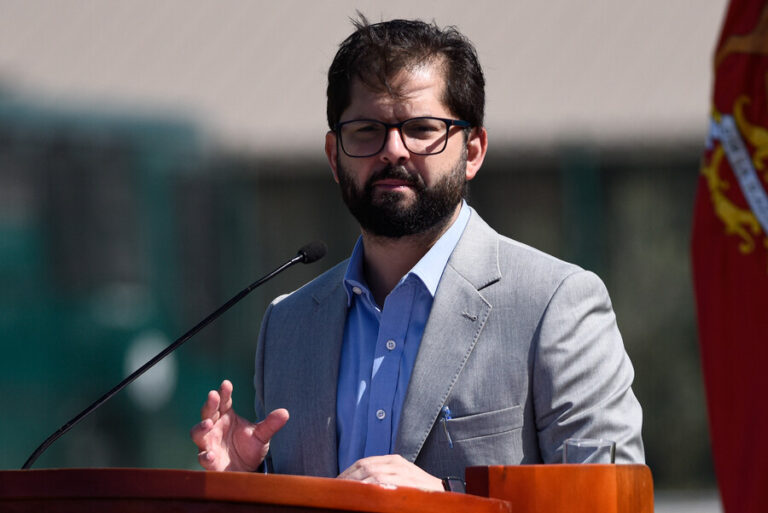 Cadem: Aprobación del presidente Boric cae a 25%, la cifra más baja de su gestión