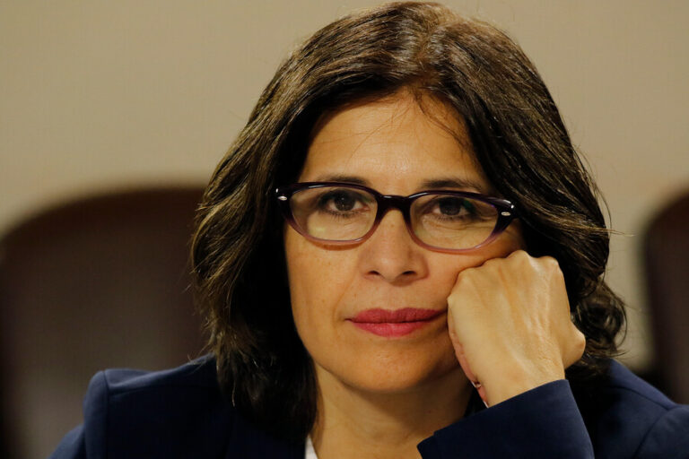 Comisión revisora rechaza acusación contra exministra Ríos con voto republicano