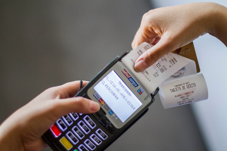 Usuarios reportan fallas en el servicio de Transbank