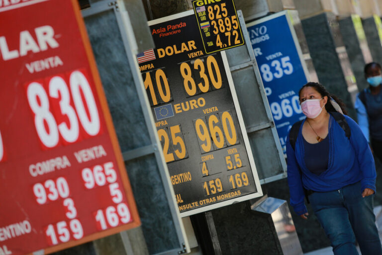 Bajarían combustibles y automóviles: Economista UCEN ahondó en impactos que podría tener la baja del dólar