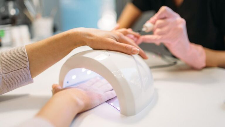 Manicures en la mira: Secadores de uñas podrían dañar el ADN y causar mutaciones cancerígenas en las células