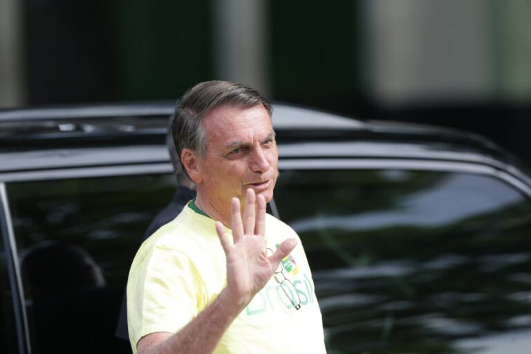 Partido aliado de Lula da Silva pide arresto de Jair Bolsonaro