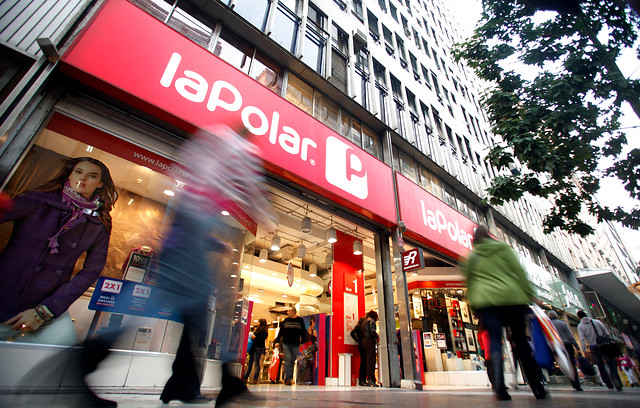 Aduanas incautó cargamento de proveedor La Polar: Se habría identificado ropa falsificada de Nike