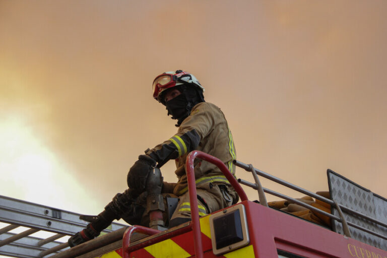 Columna de Javiera Bellolio: Bomberos, ¿voluntarios o profesionales remunerados?