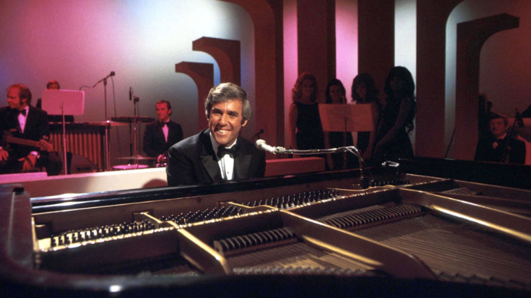 Murió a los 94 años Burt Bacharach, escritor de éxitos clásicos del pop