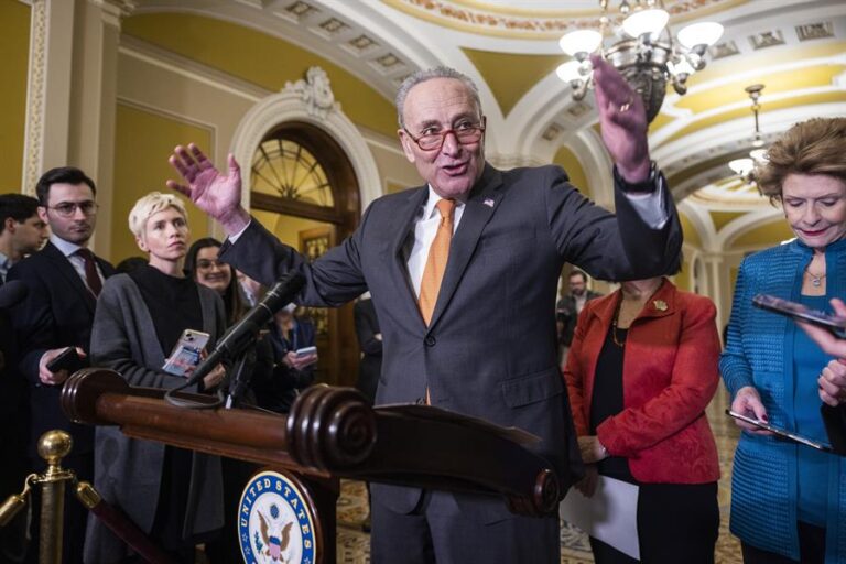 Líder demócrata de EE.UU. pide aprobar convenio fiscal con Chile: 