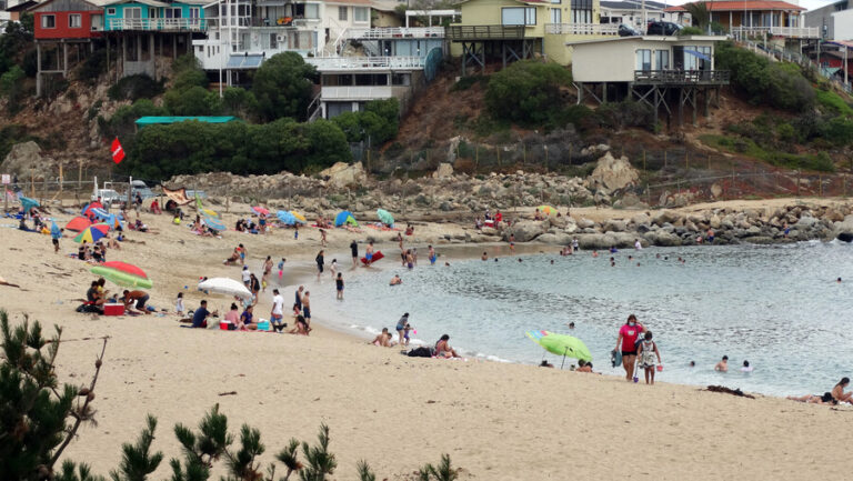 Alcalde de El Quisco explicó las medidas de seguridad implementadas en las playas del litoral durante el verano