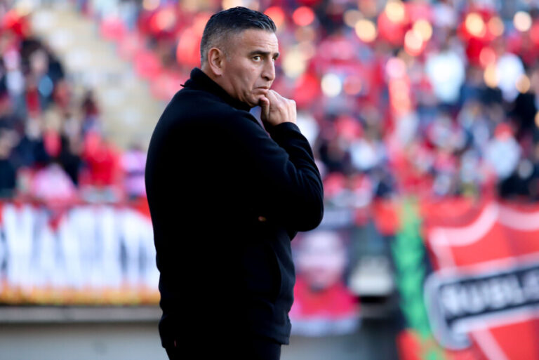 DT de Ñublense evalúa suspensión del duelo ante Colo Colo: 