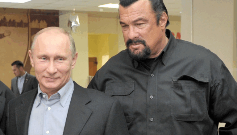 Vladimir Putin firma un decreto para honrar a Steven Seagal, actor estadounidense y ciudadano ruso