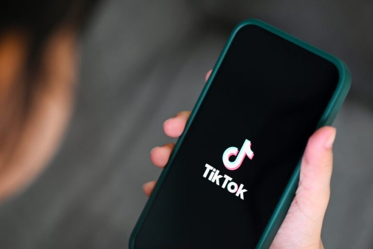 Comisión Europea prohíbe el uso de TikTok en dispositivos oficiales debido a preocupaciones sobre ciberseguridad
