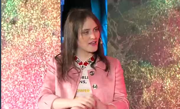 La potente historia de vida de Abby Stein: De rabino ortodoxo a activista trans