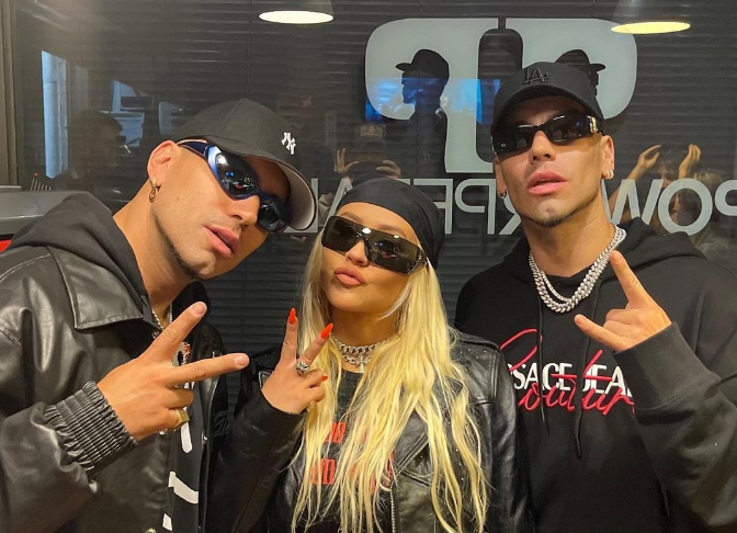 Visita de Christina Aguilera a la academia de los Power Peralta desata especulaciones en la antesala de su show en Viña