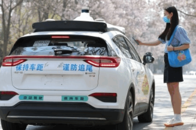 Autoridades chinas aprueban taxis autónomos no pilotados en Beijing
