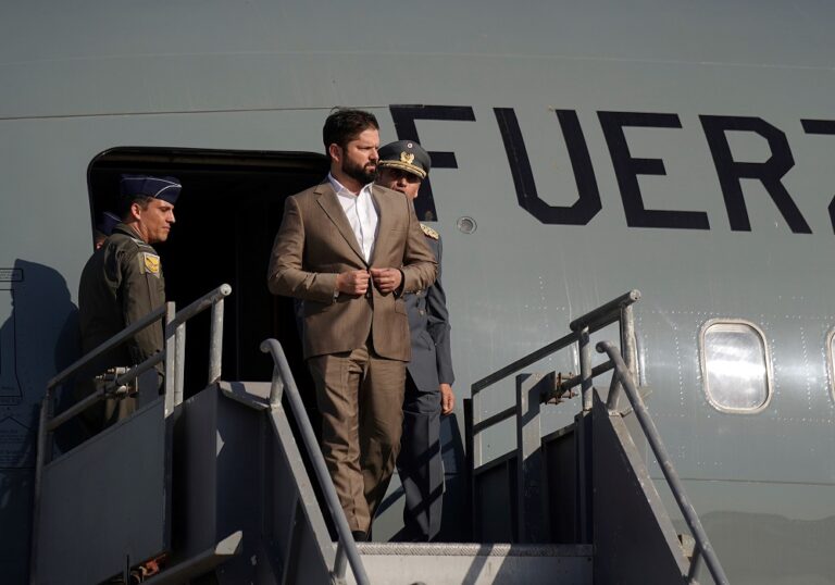 Pdte. Boric vuelve de sus vacaciones con gira por el archipiélago de Chiloé: Visitará las obras del Puente Chacao