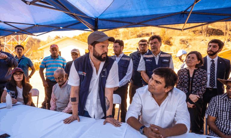 Pdte. Boric a afectados por incendios en Ñuble: 