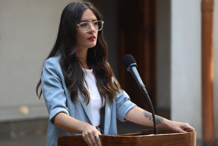 Ministra Vallejo por molestia de pdte. Boric con fotógrafo en La Moneda: “El diálogo concluyó en muy buenos términos”