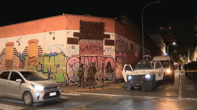 4 detenidos tras balacera en Barrio Brasil: Sujetos dispararon a Carabineros desde el techo de un cité