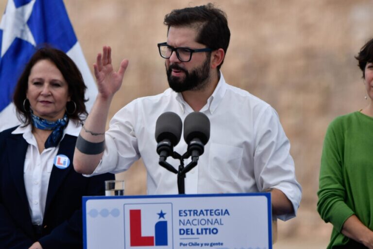 Columna de Álvaro Vergara: Boric, los empresarios y el litio