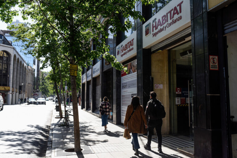 Columna de María José Azócar: Cuando la riqueza genera pobreza; el caso del sistema previsional chileno