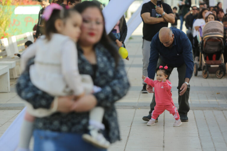 Columna de Álvaro Vergara: Padres e hijos: de Carlos Peña a Alejandro Zambra