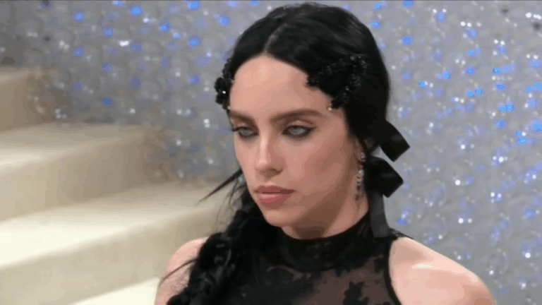 Billie Eilish responde a las críticas sobre su elección de ropa más 