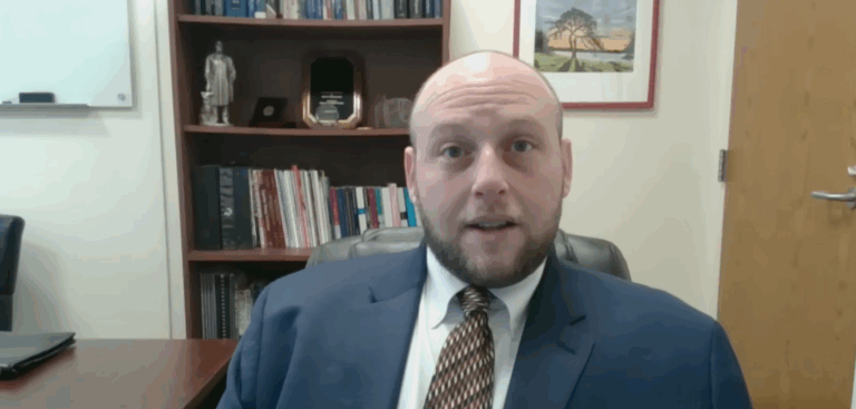 El académico Gregory Chasson explica cómo es vivir un trastorno acumulativo