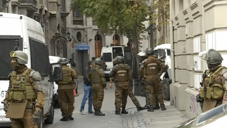 Operativo en barrio Concha y Toro deja 4 detenidos y armamento incautado