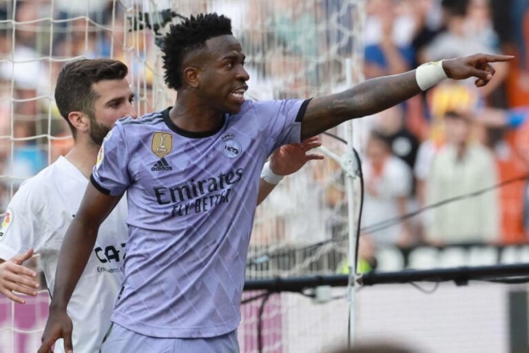 Reducen sanción al Valencia por insultos racistas a Vinicius Jr.