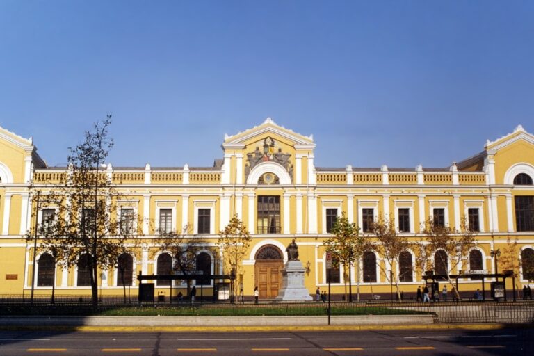 Columna de Javiera Bellolio: Las tesis y la pedofilia