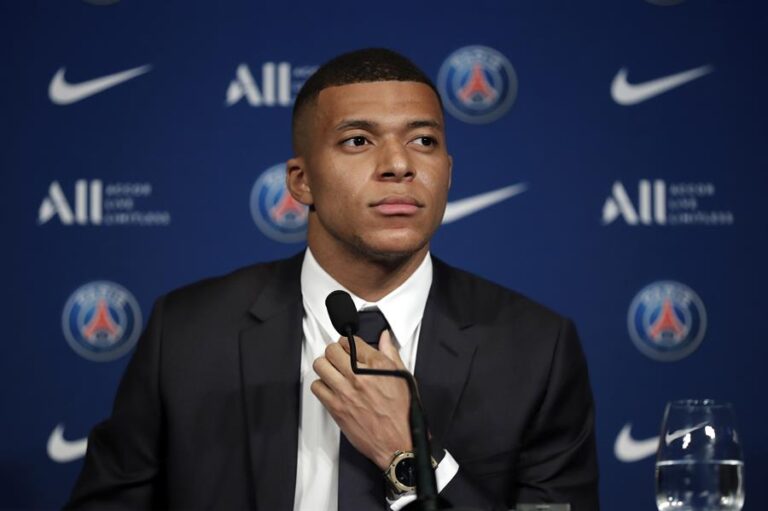 Kylyan Mbappé informa que no renovará con el PSG y el club se plantea su venta
