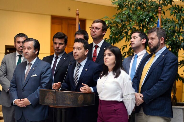 Tras polémico convenio con Fundación Democracia Viva: Partido Republicano pide la renuncia del ministro Montes