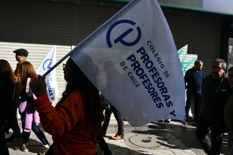 Colegio de Profesores llama a consulta nacional por continuidad de paro