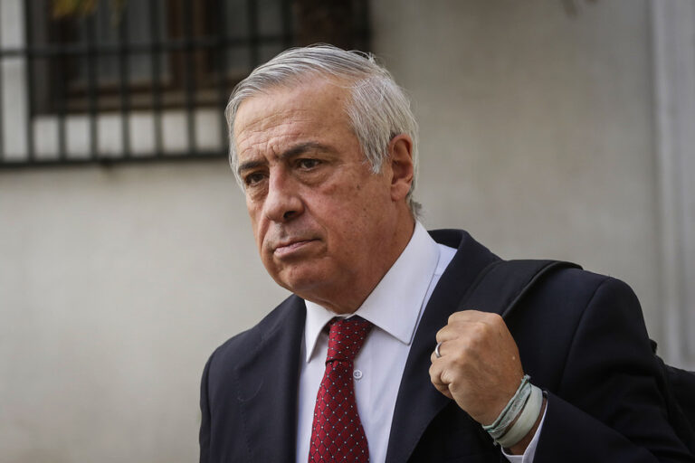 Alza de virus: Mañalich critica campaña de vacunación e insta al Minsal a dejar las disculpas y tomar medidas rápidas