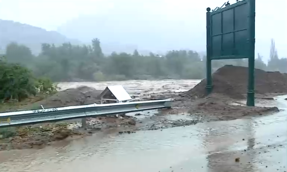 Autoridades informan que serían 1.100 personas las que siguen aisladas tras cortes viales en San José de Maipo