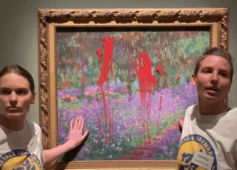 Activistas untan pintura roja en una obra de Monet en Estocolmo en protesta contra el cambio climático