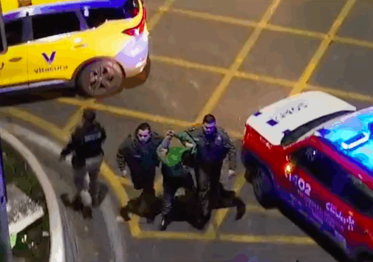 3 detenidos tras intentar atropellar a Carabineros en Las Condes: Eran buscados por amplio prontuario